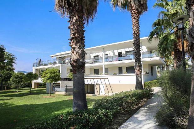 Juan-les-Pins Apartment 4 Rooms, 119 m²